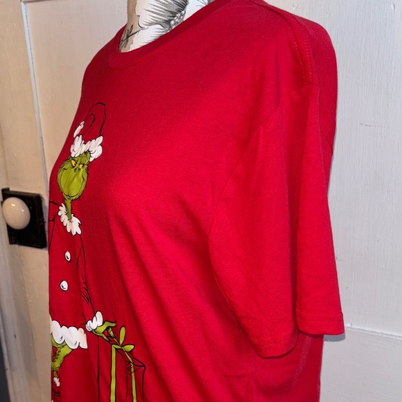 Grinch Christmas Holiday Party Red Graphic T-shirt Size Medium New Unisex M - Picture 5 of 11